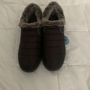 Very cute brown boots with fur